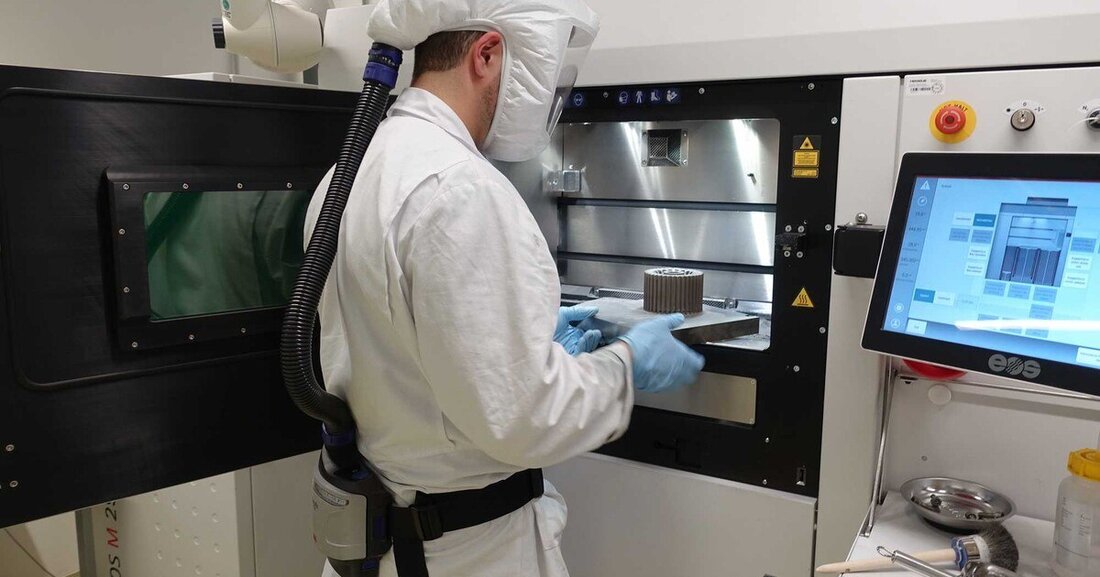 Meilenstein der additiven Fertigung: Heraeus entwickelte das größte Bauteil aus amorphen Metallen. Präsentiert wird es auf der Automate 2019.