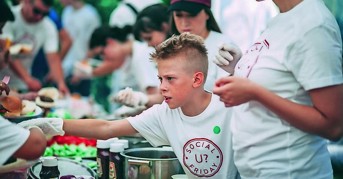 Das Konzept des „Social Friday“ hat das Ziel, unproduktive Büro-Freitagnachmittage in soziales Engagement zu verwandeln.