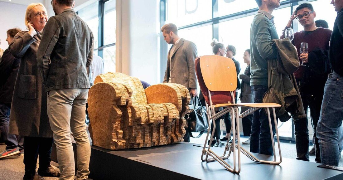 Die Ausstellung "SIT - Stühle aus der Sammlung Franz Polzhofer" zeigt das Designforum Graz eine Auswahl von Sitzmöbeln internationaler Designer der letzten hundert Jahre. Der Kreative, Designer und Vordenker Franz Polzhofer holt seinen Fundus aus der Vergangenheit und präsentiert diesen auf seine sehr persönliche Art und Weise.
