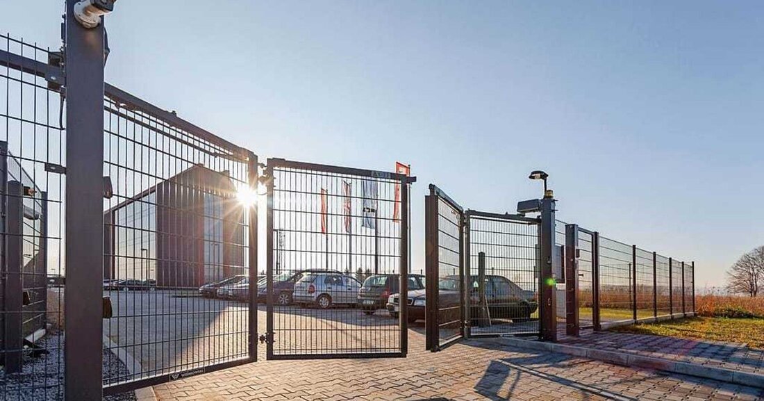 Zaunsysteme für Industriebetriebe und öffentliche Objekte.