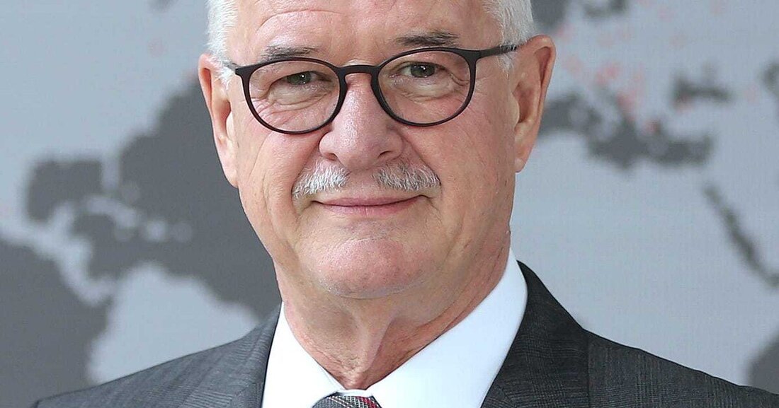 Über konkrete Schritte bei der Realisierung der Ende 2018 kommunizierten neuen Struktur berichtet die Roto-Gruppe. Damit stellt der zu 100 Prozent in Familienbesitz befindliche Bauzulieferer laut Vorstandschef Dr. Eckhard Keill die Weichen für weiteres Wachstum. Die daraus resultierende Aufteilung in eine „non operative“ Holdinggesellschaft und drei eigenständige Divisionen wurde zum 1. Mai umgesetzt.