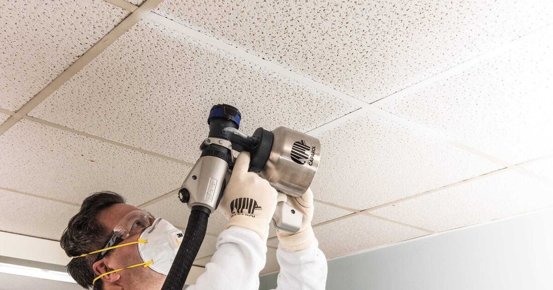 Das Rasterdecken-Renovierungssystem von Caparol gibt es jetzt auch bei Synthesa.