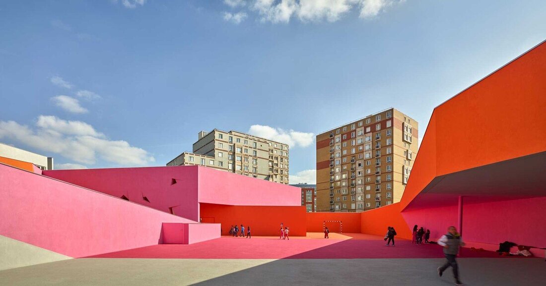 Die zentrale Aufmerksamkeit in der bundesdeutschen Investitionspolitik gilt dem Bereich des Schulbaus. Schülerzahlen steigen kontinuierlich. Aus diesem Anlass zeigt das Aedes Architekturforum bis 8. August zeitgenössische europäische Schulbauten.