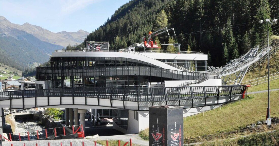 Flexible Befestigungstechnik sorgt für eine sichere Beförderung mittels Seilbahn.