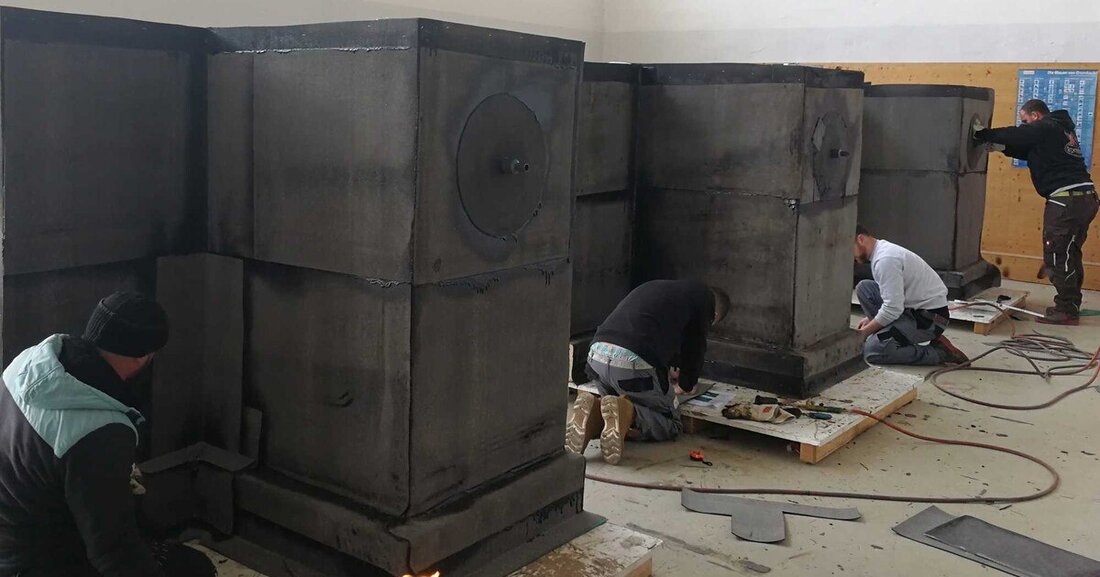 Das neue Lehrberufspaket, das am 4. Juli per Verordnung erlassen wurde, soll die Attraktivität der beruflichen Ausbildung weiter erhöhen. Insgesamt kommen acht neue Lehrberufe, fünf davon bereits mit 1. August. Dazu gehört auch der neue Lehrberuf Bauwerksabdichtungstechnik.