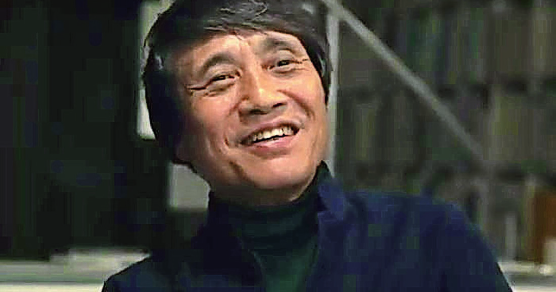 „Tischler bei der Arbeit zu sehen, beeindruckt mich. Als ich fünfzehn war, habe ich sie beim Arbeiten beobachtet, von morgens bis abends, damals verstand ich, dass ich später Architekt werden wollte. Und als die Architektur in mein Herz Einzug hielt, spürte ich, dass ich sie verstehen konnte.“ Worte intimen Charakters, vertraulich, voll von Poesie. Gesprochen von Tadao Andō (*1941) in einem ihm gewidmeten Dokumentarfilm des Titels „Just Meet“ von Fernanda Romandía. Wir zeigen Ihnen den Trailer. von Franco Veremondi