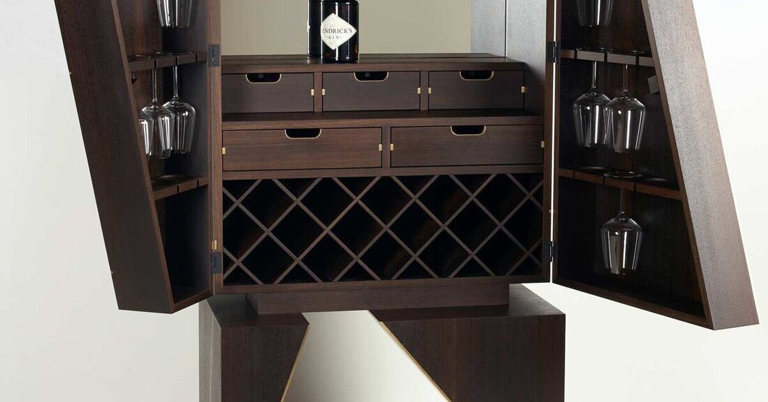 Am 11. Oktober wurde im Museum Lignorama in Riedau das beste Meisterstück 2019 ausgezeichnet: Der erste Platz ging an Sebastian Müller aus Vorarlberg für sein Barmöbel mit Messingeinsätzen.