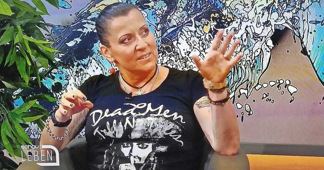 Portrait. Edelstahlplatten sind die Unterlage für die Gemälde der Wiener Kunstlerin Petra Suk.