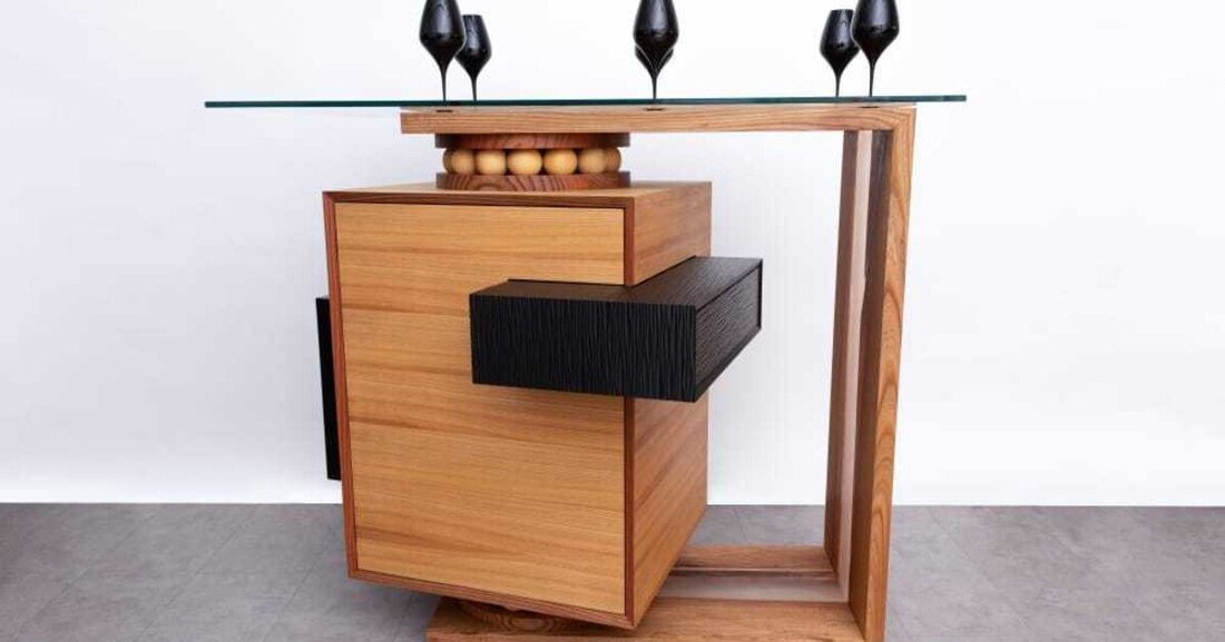 Andreas Lechner hat am Wifi Oberösterreich eine Weinbar entworfen, die auch einen Kamin enthält.