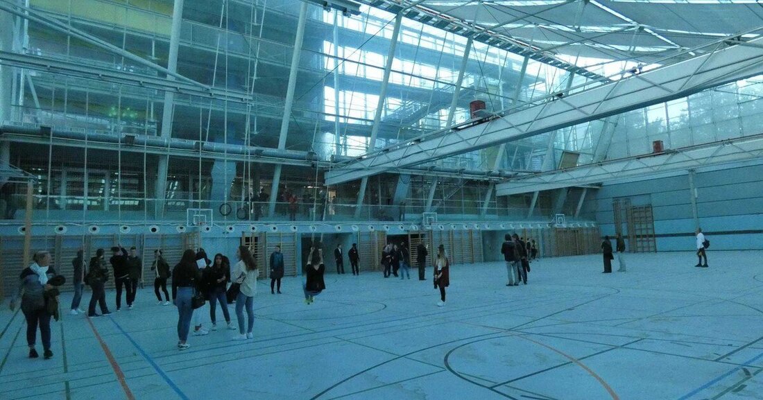 Unterschutzstellung einer Ikone der Hightech-Architektur: Informatik-Doppel-Hauptschule am Kinkplatz in Wien.