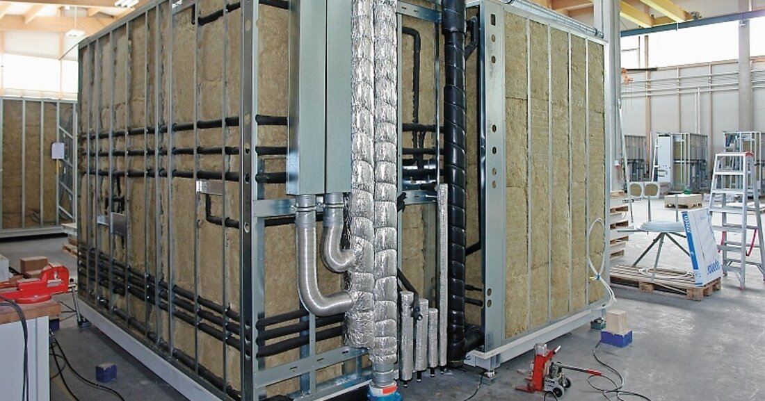 Überall dort, wo der Installationsaufwand möglichst gering gehalten werden soll, spielen Fertigbäder ihre Stärken aus.