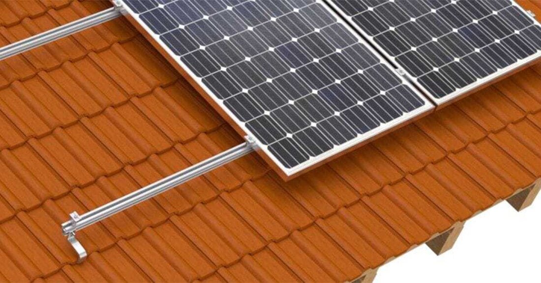 Solarteure sollen es in Zukunft bei der Montage mit neuem System für Metall- und Schrägdächer von Aerocompact  leichter haben.