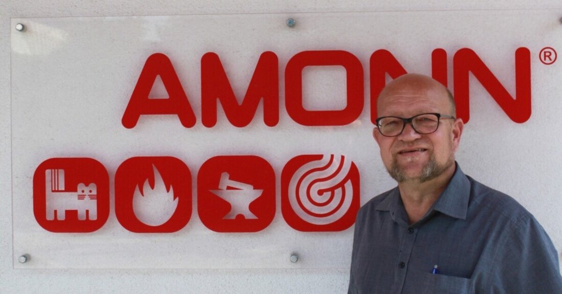 Bei der Jahresabschlussfeier von Amonn Coatings wurden langjährige Mitarbeiter von Inhaber Arno Amonn für ihren Einsatz und die Treue zum Unternehmen geehrt.