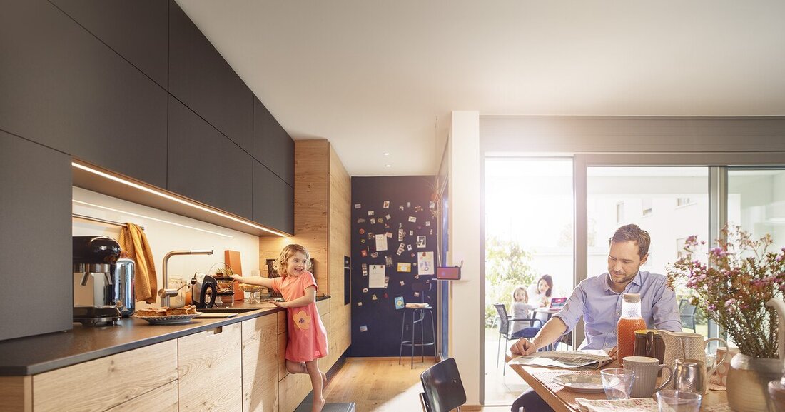 Der Vorarlberger Beschlägehersteller Blum stellt auf einer neuen Webplattfom kreative Möbellösungen vor.