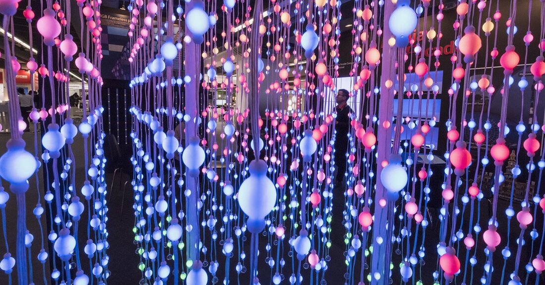 Rund 2.700 Aussteller werden bei der weltweit größten Messe für Licht und Gebäudetechnik Light + Building vom 8. bis 13. März 2020 in Frankfurt am Main ihre Neuheiten präsentieren.