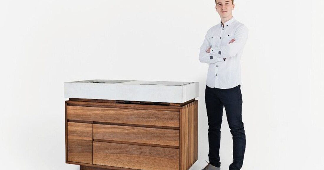 Eine kompakte Kochinsel mit massiver Arbeitsplatte aus Hochleistungsbeton hat Christian Fladenhofer gefertigt. 