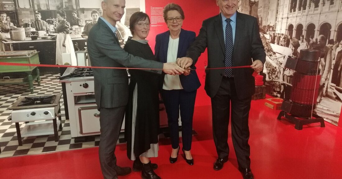 Im Rahmen einer Sonderausstellung im Heizungsmuseum Brennpunkt (12, Malfattigasse 4) wird gezeigt, wie schwer es noch vor 100 Jahren für Frauen war, Fußspuren in einer von Männern dominierten Wirtschaftswelt zu setzen.