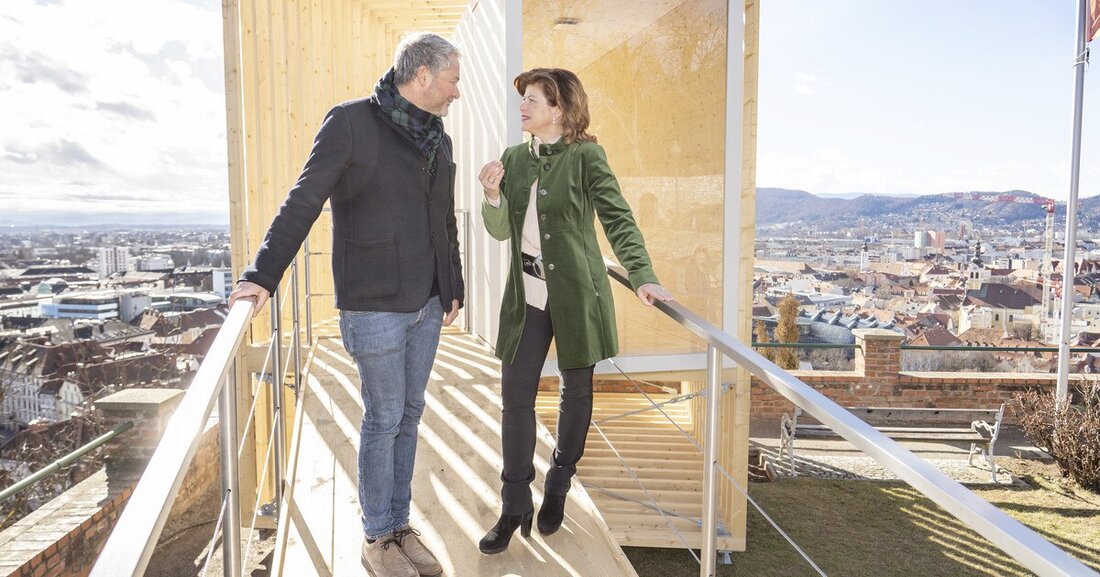 Einen einzigartiger Blick über die Grazer Altstadt bietet das La Strada Projekt „The Vigil“. Ein architektonisch ansprechender Holzpavillon, von einem steirischen Holzbau Betrieb errichtet, soll die Grazer Dächerlandschaft in einer neuen Perspektive erblicken lassen.  