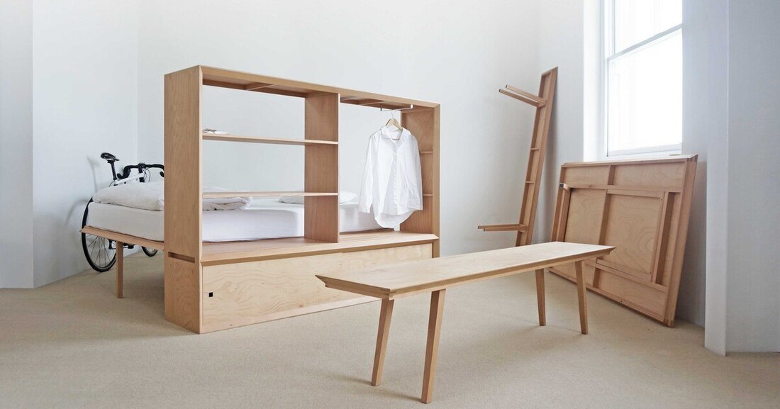 Bett, Tisch, Bank, Schrank und Fahrradabstellraum: Die„Wanderbox“ packt die Einrichtung einer kleinen Wohnung in ein kompaktes, transportables Möbel – und ist damit auch ein Statement gegen die Wegwerfgesellschaft.