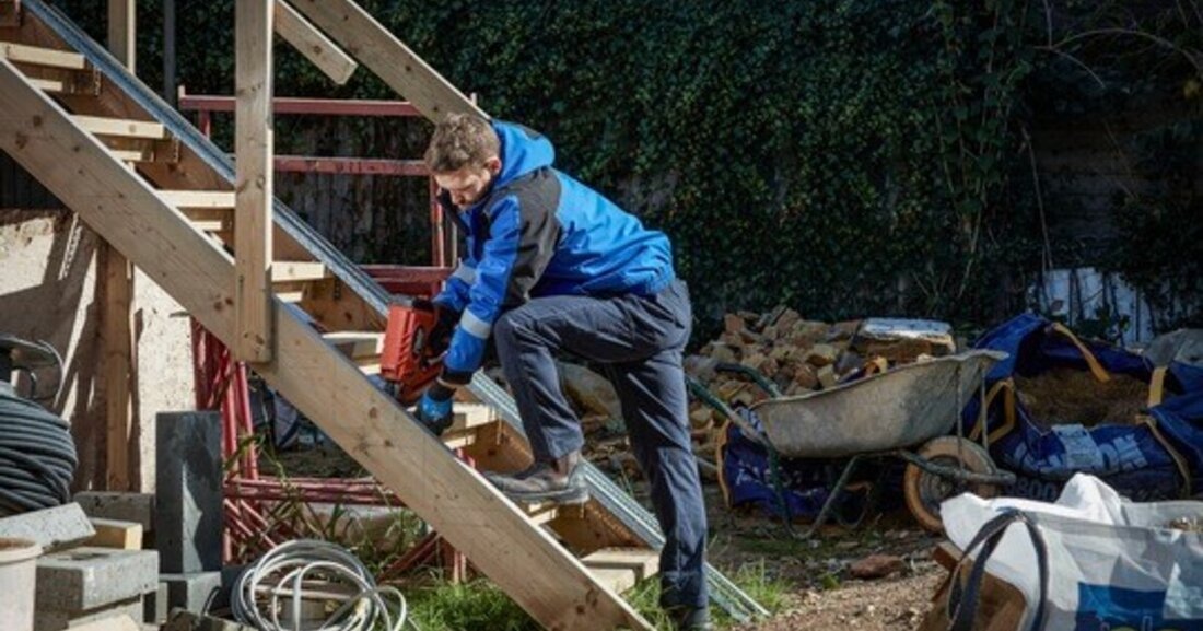 Dickies Workwear stattet drei seiner Modelle mit der Flex Technologie aus.