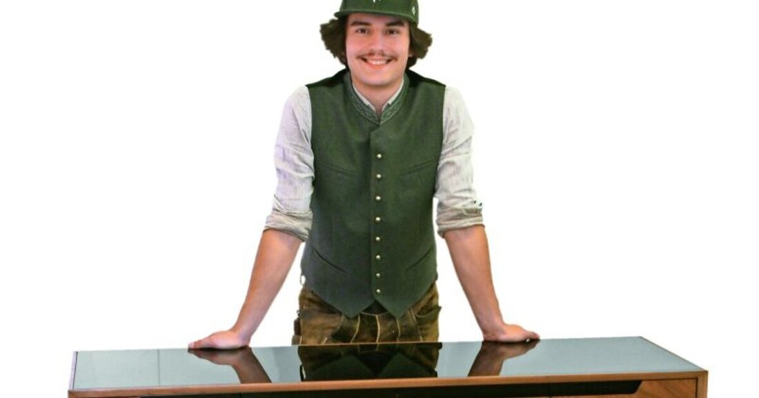 Benjamin Bojinovic hat ein funktional durchdachtes Sideboard zum Verstauen, Präsentieren und Anrichten von Getränken entwickelt.