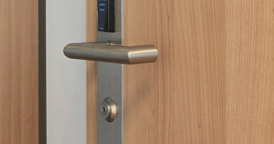 Antibakterielle Beschläge von Glutz erleichtern die Hygiene im Gesundheitsbereich.