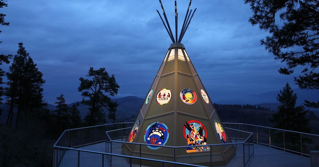 Mit einem außergewöhnlichen Projekt begeisterte das Team von Glas Siller aus Tirol nicht nur seine Auftraggeber in Kanada, sondern auch die Jury des ersten Austrian Glastechnik Award 2019. Das acht Meter hohe Tipi aus einer Glas-/Aluminium-Konstruktion errang den Sieg in der Kategorie „Glasbau Außenraum“.