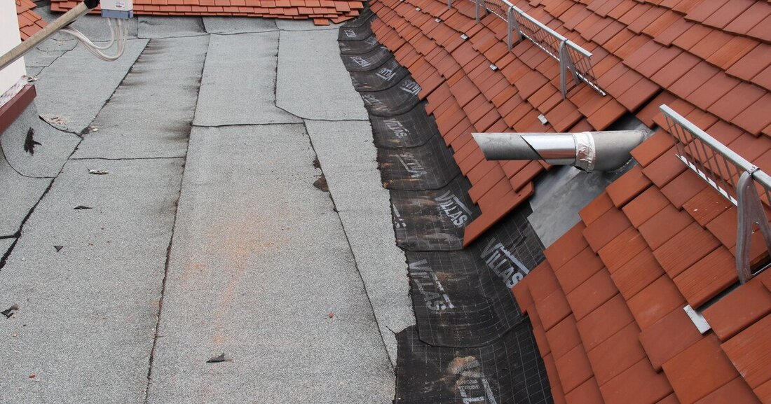 Die Corona-Pandemie sorgt für Unsicherheit. In vielerlei Hinsicht. So auch in einem jüngst entstandenen Fall des Sachverständigen Gerhard Freisinger: Ein Auftraggeber möchte sein Flachdach fertig stellen und zwingt dem Auftragnehmer einen „Subunternehmer“ auf, der trotz Corona-Krise und Unsicherheiten am Bau arbeitet. 