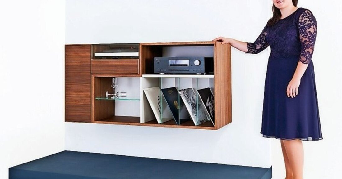 Christina Frewein hat an der Grazer Ortweinschule ein geradliniges Multi­mediamöbel gefertigt.