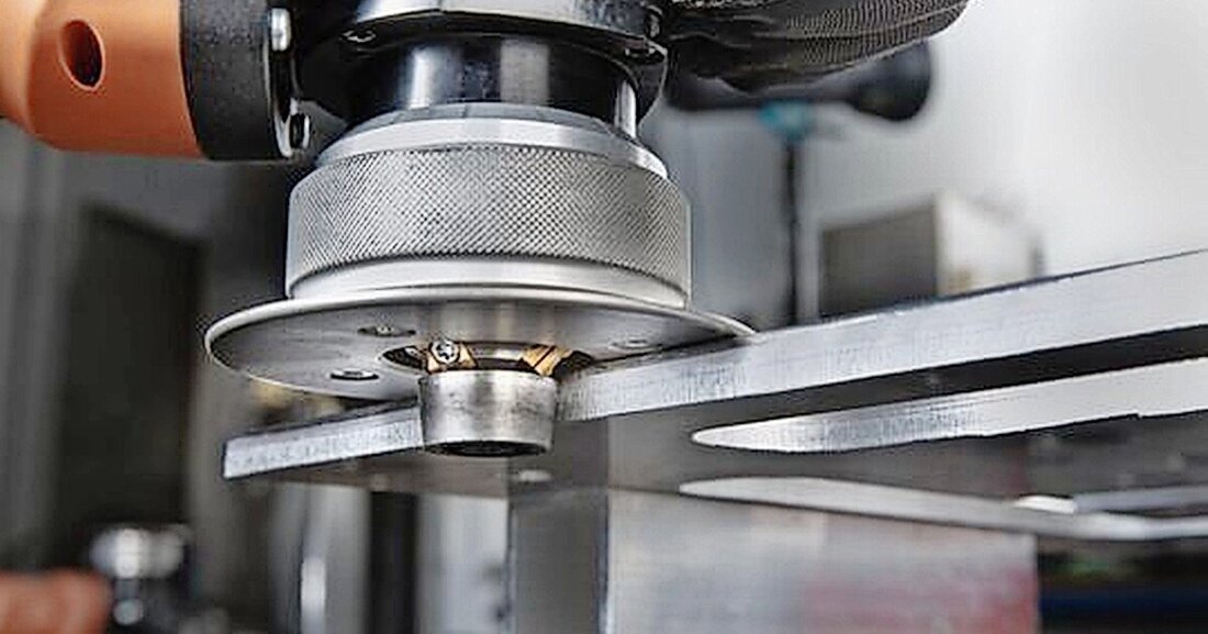 Metallbearbeitung. Handwerkzeughersteller Fein hat drei handgeführte Kantenfräsen entwickelt – eine davon für den Akku-Betrieb.