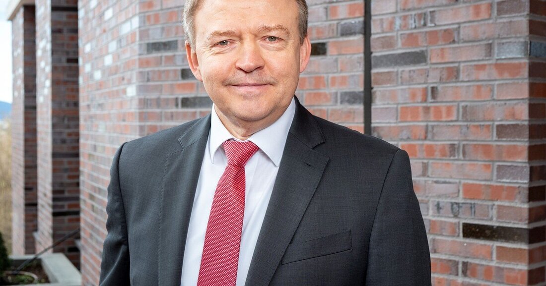 Warum die ewige Diskussion um den richtigen Baustoff nicht seines ist und welche Rolle Vorfertigung und Digitalisierung künftig bei Wienerberger spielen werden – der neue Österreich-Geschäftsführer Johann Marchner im Interview.  