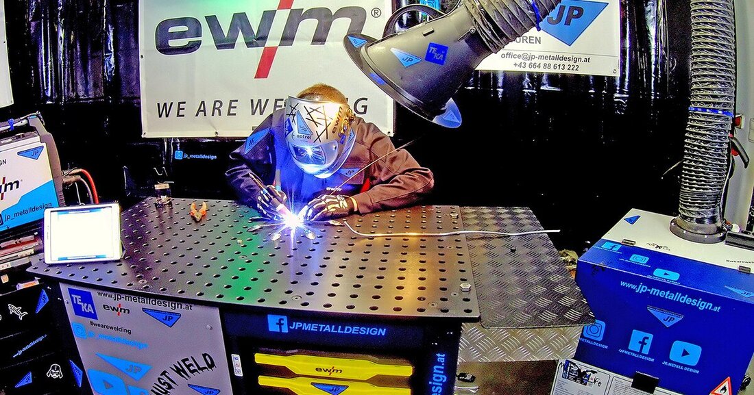 Luftreiniger. Kunstschweißer Jürgen Pendl vertraut bei Absaugung auf „filtoo“ von Teka.