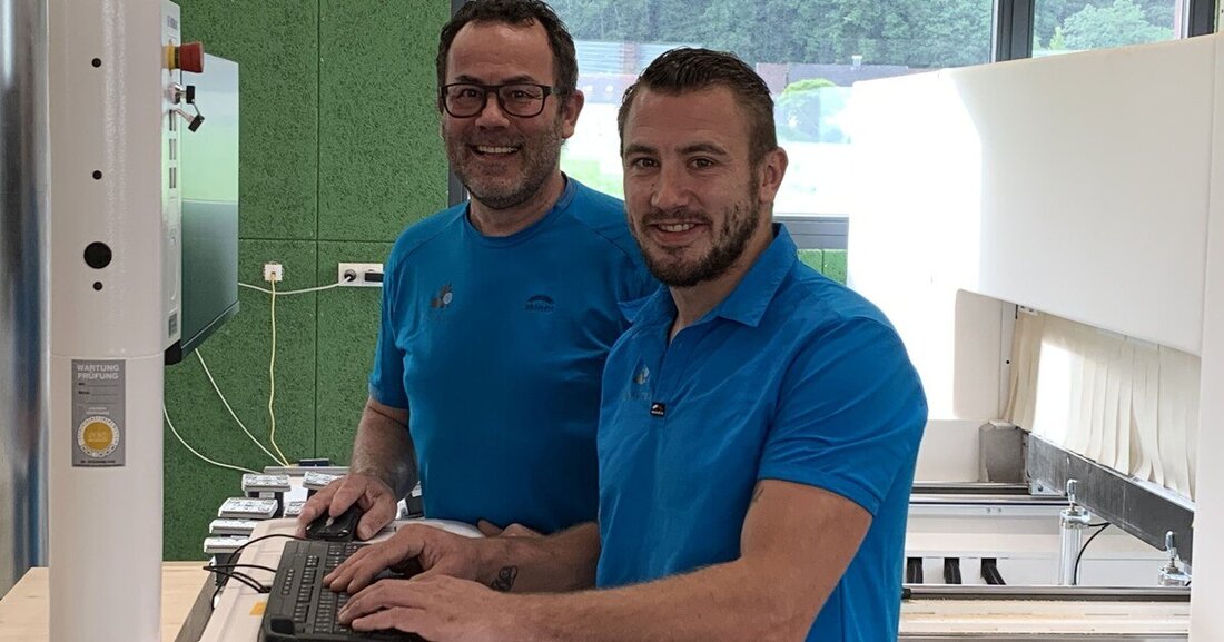 Hermann und Alexander Toplitsch sind im Februar mit ihrer eigenen Tischlerei gestartet. In der Werkstatt ermöglichen die Maschinen von Homag eine flexible Arbeits­einteilung und die Umsetzung der hohen Qualitätsansprüche. 