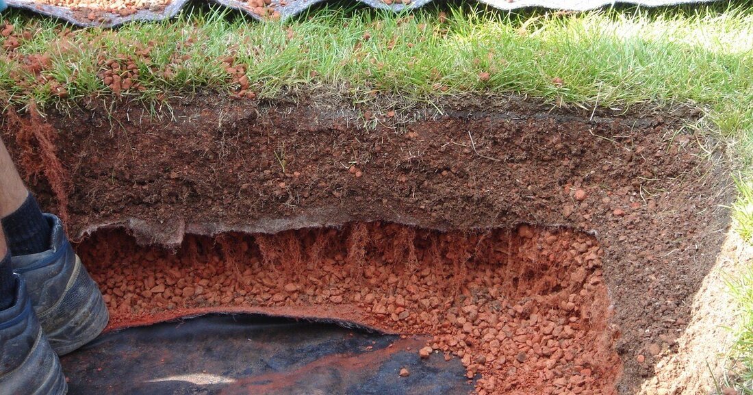 In unserer Artikelserie beschäftigt sich Autor Wolfgang Hubner mit den neuen Nutzungstechnologien und deren Auswirkungen auf den Flachdachschichtaufbau. Diesmal im Fokus: die Niederschlagswasserretention und variable Retentionssysteme.