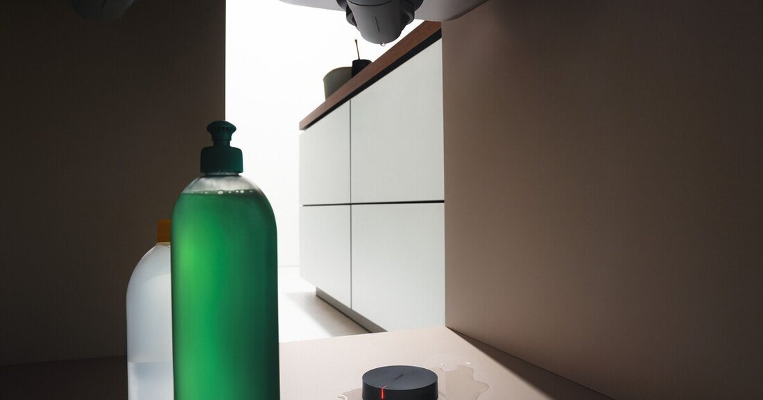 Laut einer repräsentativen Umfrage des Marktforschungsunternehmen Innofact im Auftrag von Hansgrohe, hatte jeder zweite Befragte zwischen 25 und 69 Jahren bereits mit einem Wasserschaden zu kämpfen. Wassermanagementsysteme können helfen, permanent den Wasserfluss im Haus zu kontrollieren.