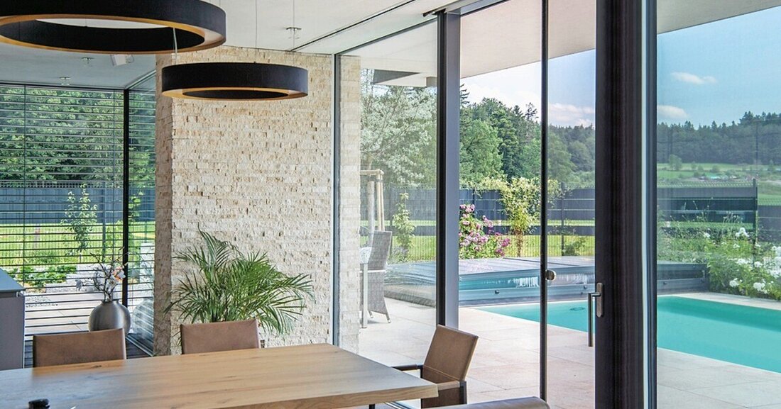 Insektenschutzgitter schützen ganz ohne Chemie vor lästigen Insekten.