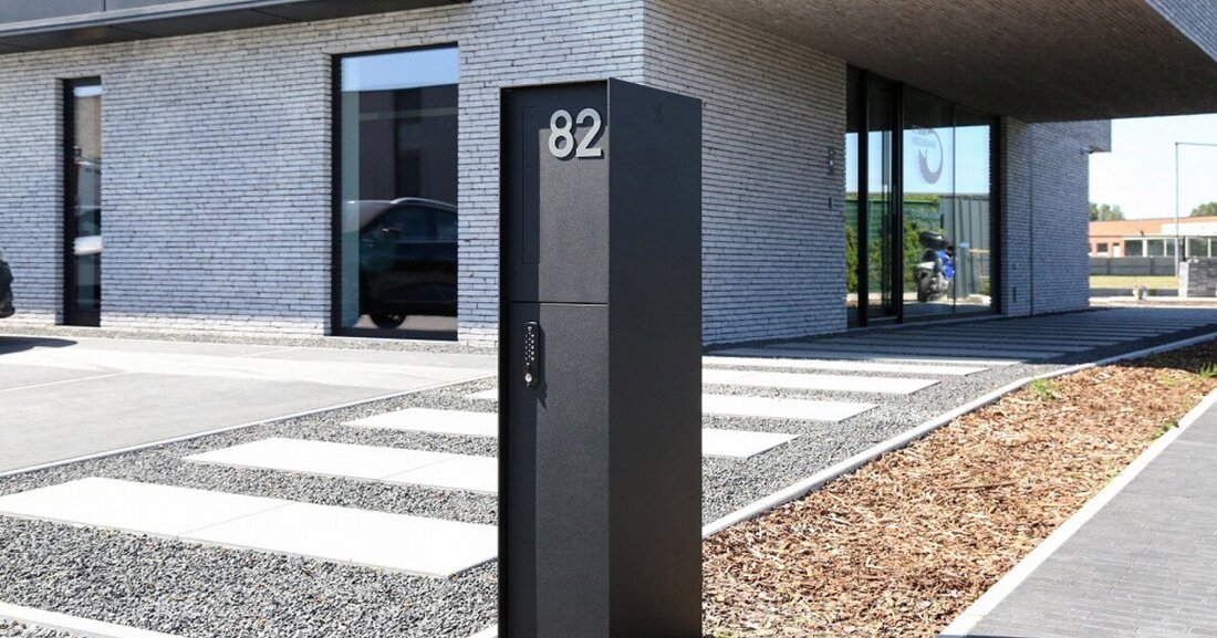 Die von Renson entwickelten Paketkästen sind Gegensprechanlage, Türklingel und Namensschild in einem.