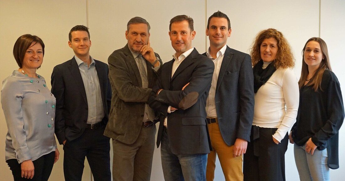 Die Südtiroler Handelsagentur AEF liefert eine große Auswahl an Halbfabrikaten und Plattenwerkstoffen an Tischler und Möbelhersteller – auch nach Österreich.