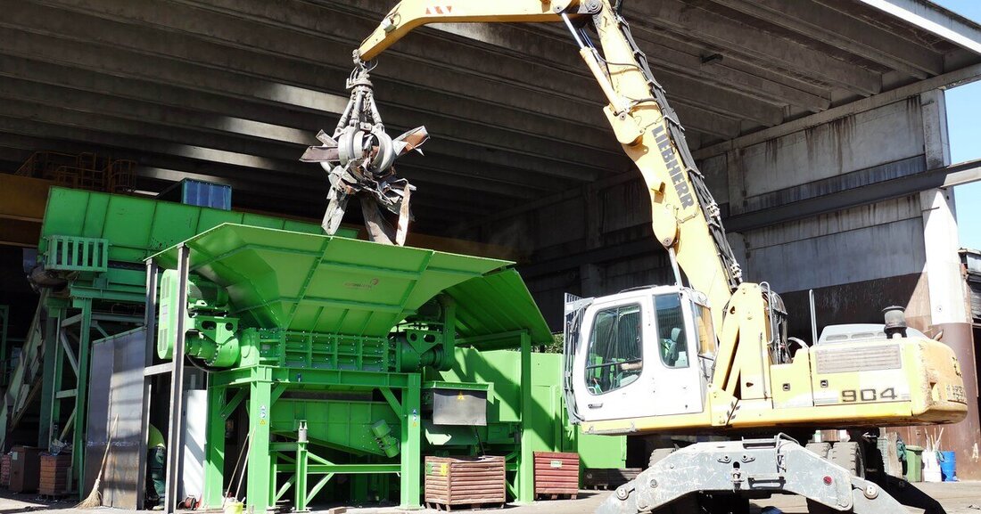 Die Maag Recycling AG im schweizerischen Winterthur sammelt, sortiert und bereitet Abfälle mit Hilfe einer witterungsbeständigen Zerkleinerungsanlage wieder auf.