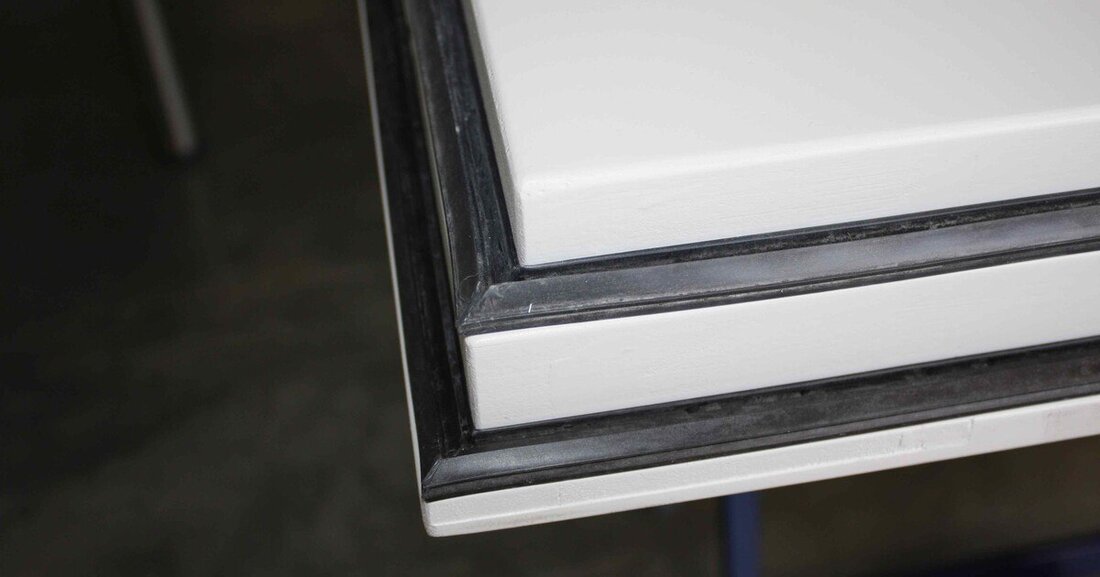 Ein Forschungsprojekt am Institut für Holztechnologie Dresden beschäftigt sich derzeit mit der Frage, ob eine Hauseingangstür aus Holz auch vor Hochwasser schützen kann.