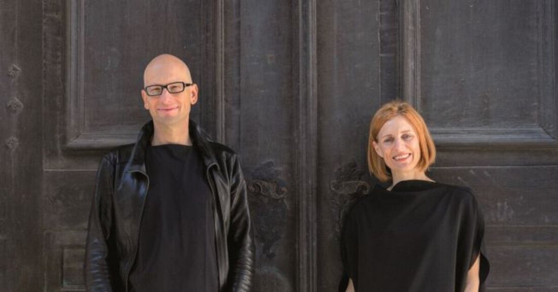 Für ein neues Verständnis von Nachhaltigkeit: Kreislaufwirtschaft, Recyclingmaterialien und Nachhaltigkeit stehen bei Tina Gregorič und Aljoša Dekleva seit ihren Anfängen als Architekten und Designer im Mittelpunkt des Interesses. Beide beschäftigen sich auch mit Nanotourismus, der in vielerlei Hinsicht die totale Opposition zum bisher gültigen Tourismuskonzept darstellt.