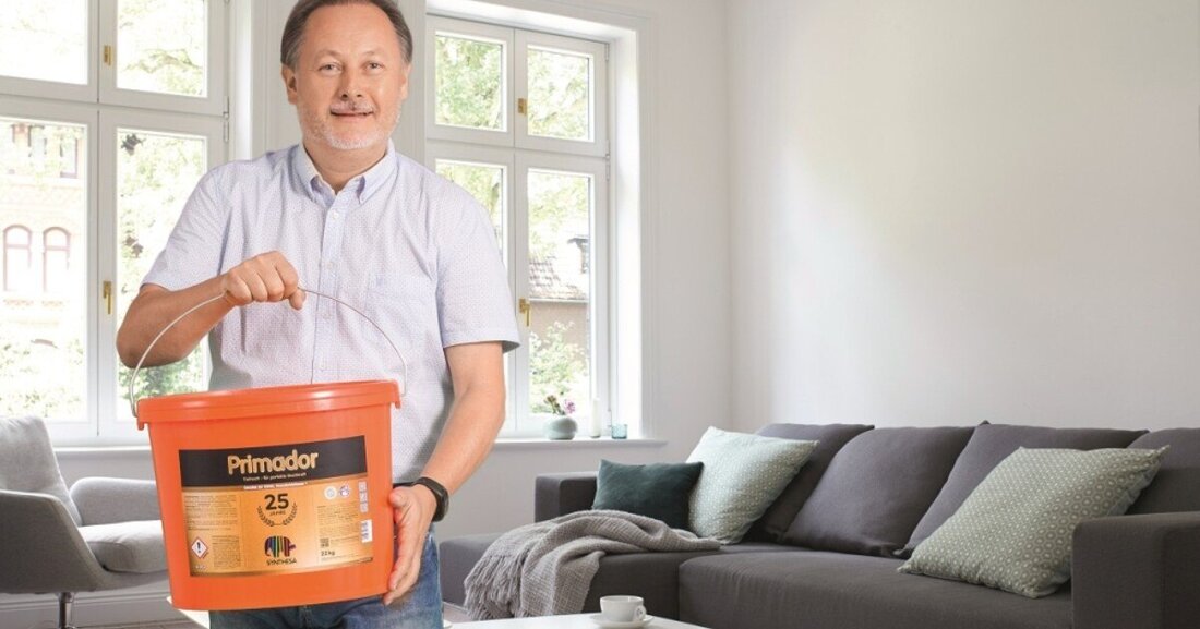 Im Jahr 1995 brachte Synthesa unter dem Namen Primador die tiefmatte, hochweiße strapazierfähige Mattlatex-Innenfarbe für Oberflächen auf den Markt. Zum 25-Jährigen Jubiläum gibt's ein Gewinnspiel.