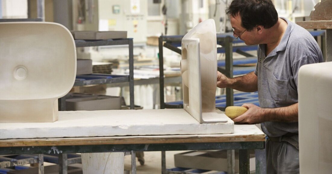 Der heimische Marktführer für Sanitärkeramik ist bekanntlich das einzige Unternehmen, das seine Produkte auch in Österreich produziert - vor allem am Standort Gmunden. Dieser wird nun um rund zwei Millionen Euro ausgebaut, was den Produktionsstandort Österreich innerhalb der Laufen-Gruppe klar stärkt.