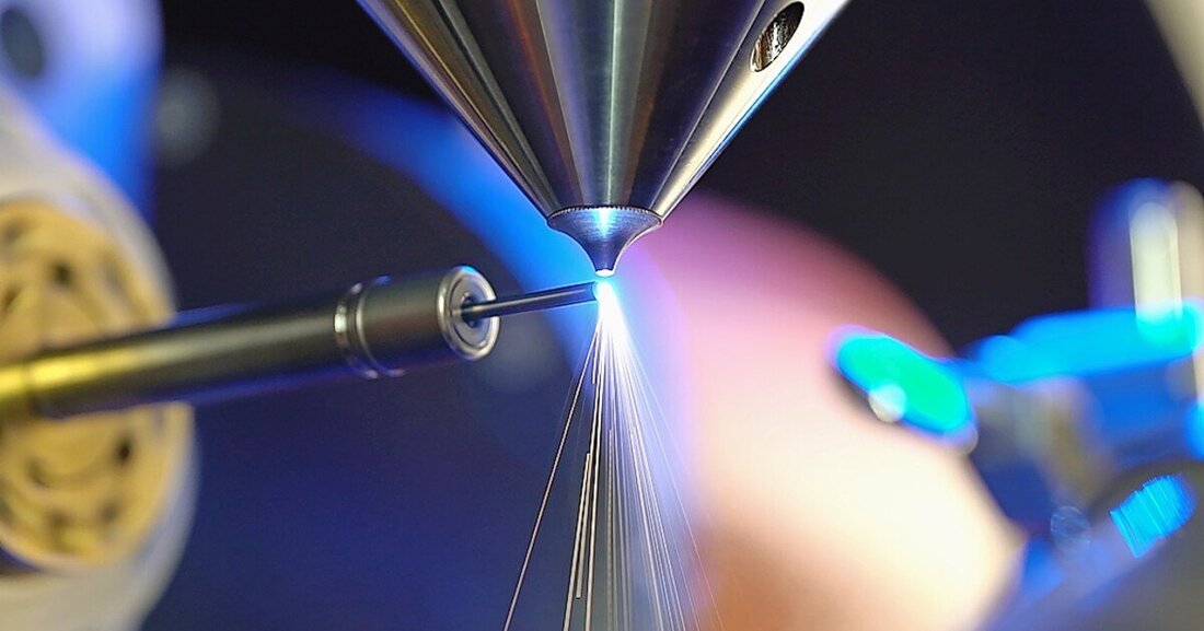 Metallbearbeitung: Berührungslos und mit geringem Wärmeeintrag „schleift“ der UKP-Laser in hoher Qualität.