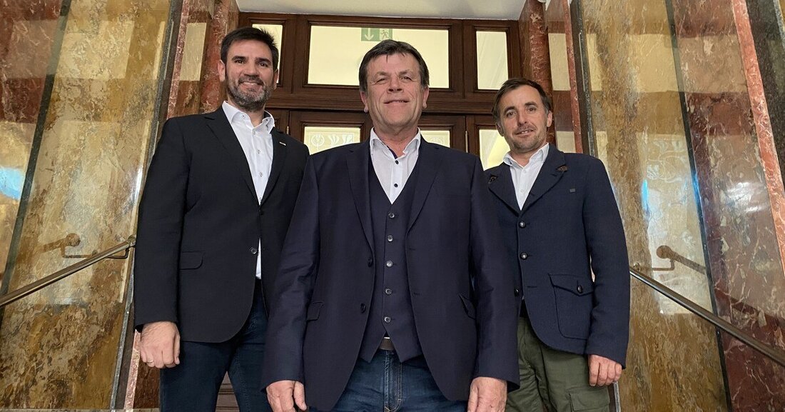 Das Bundesinnungsteam der Dachdecker*innen, Spengler*innen und Glaser*innen zu aktuellen Problemen und möglichen Lösungen.