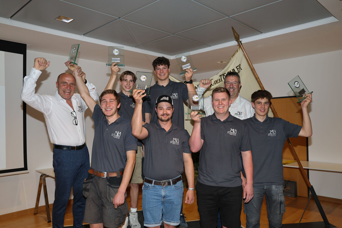 Bei den diesjährigen Salzburger Tischlermeisterschaften in der LBS Kuchl stellten die Nachwuchs-Tischler*innen wieder eindrucksvoll unter Beweis, wie viel Können in ihnen steckt. 