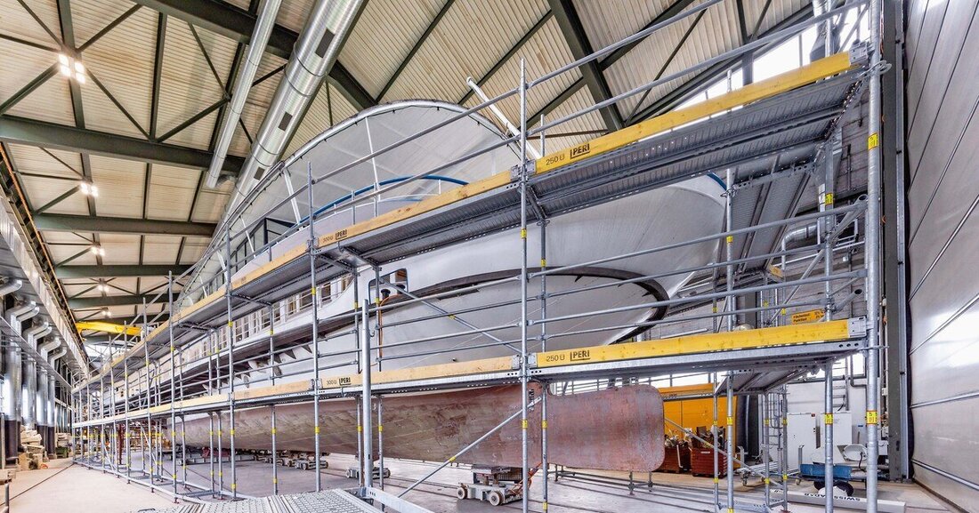 Ein Praxisbericht zeigt, wie moderner Gerüstbau dazu beiträgt, dass Schiffe sicher und effizient gewartet werden können.