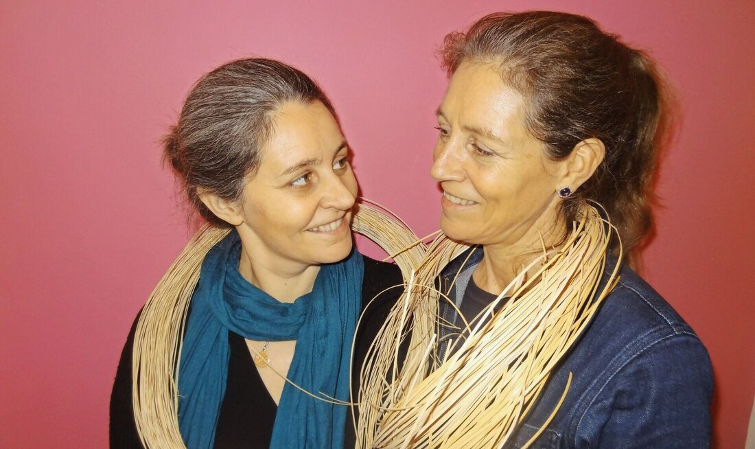 Zwei Schwestern halten eine Tradition hoch: das Flechten. Gemeinsam restaurieren sie in liebevoller Handarbeit Möbelstücke, die für Generationen gedacht sind.