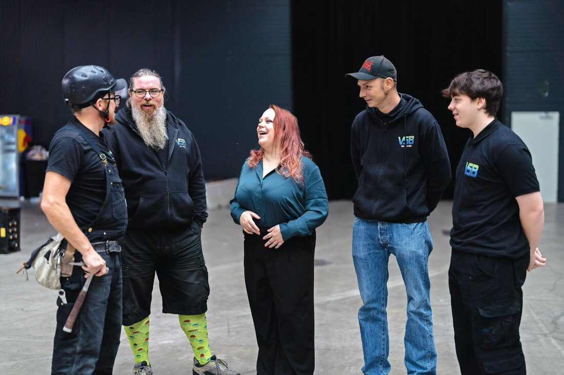 Bühne, Deko, Messe: Die Vienna Stage Bastards heben jedes Event aufs nächste Level – und das sprichwörtlich. Mit ihrer Kompetenz und Teampower sind sie versierte Profis, wenn es um den perfekten Auftritt geht.