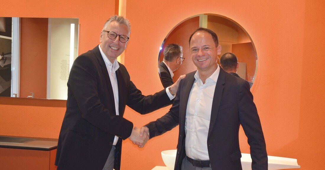 Staffelübergabe bei der Laufen Austria AG: Michael Bauer übergibt die Verkaufsleitung an Wolfgang Burianek.